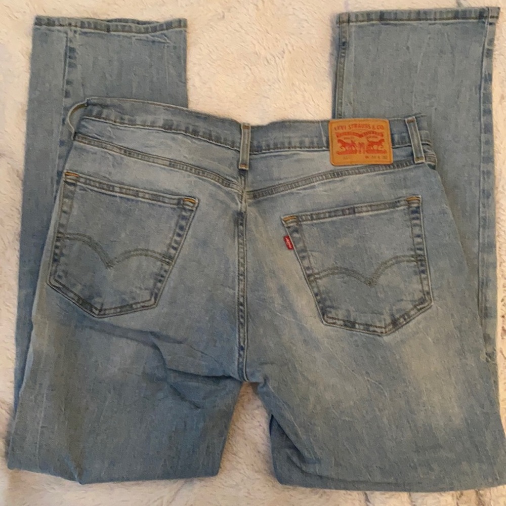 Levi’s 514 stretch 34 x 32 light jeans.